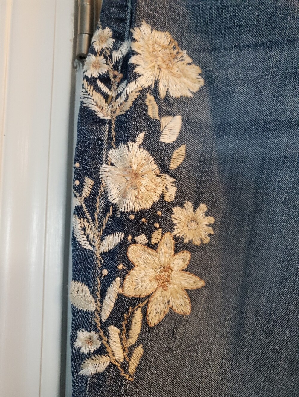 Lucky Brand Sweet Mid-rise Boot Ankle Embroidered Jeans Size 32/14 - Picture 5 of 9